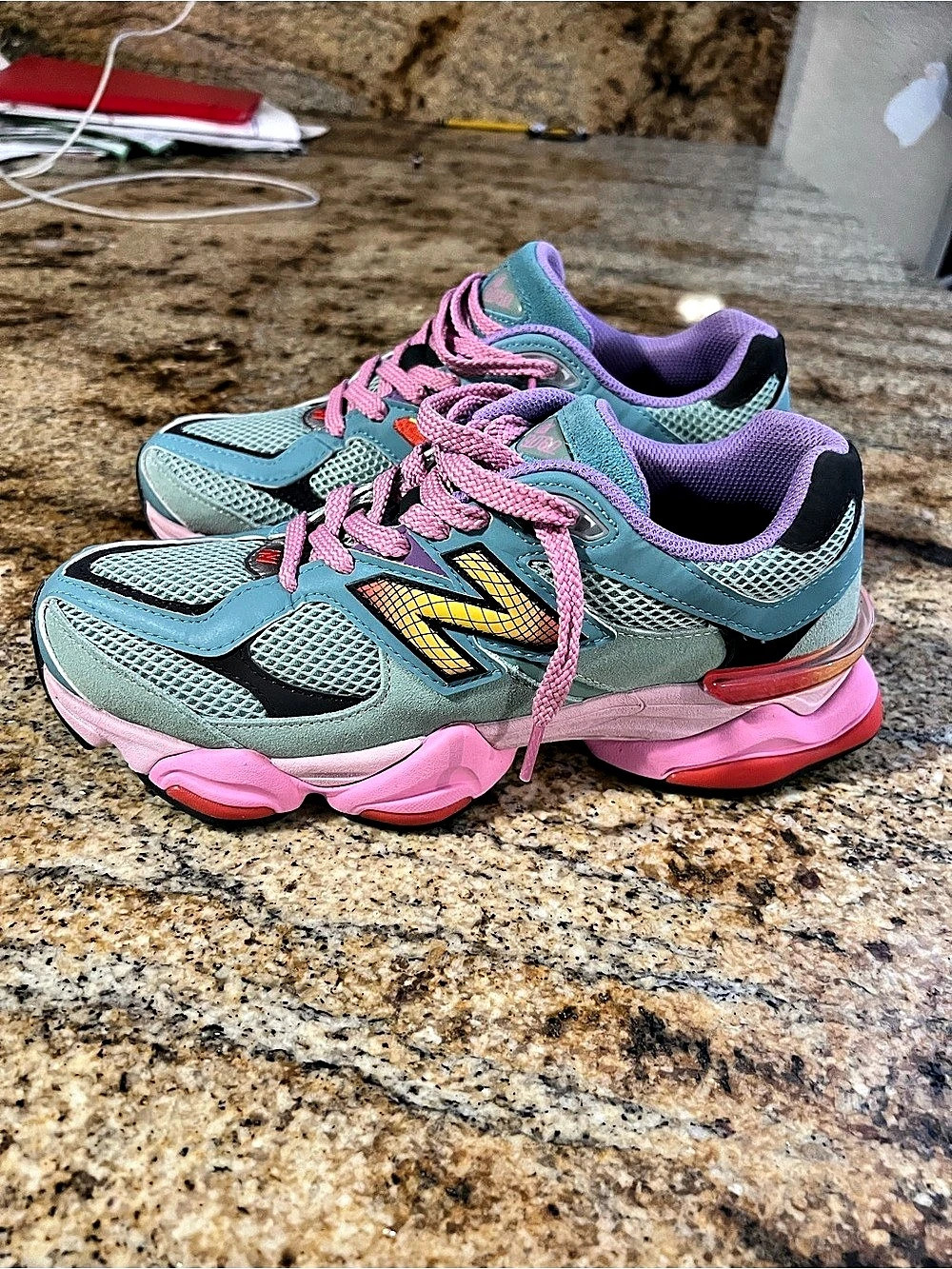 New Balance 9060 Warped Multi-Color U9060WRB Men’s Size 7.5 Blue Pink